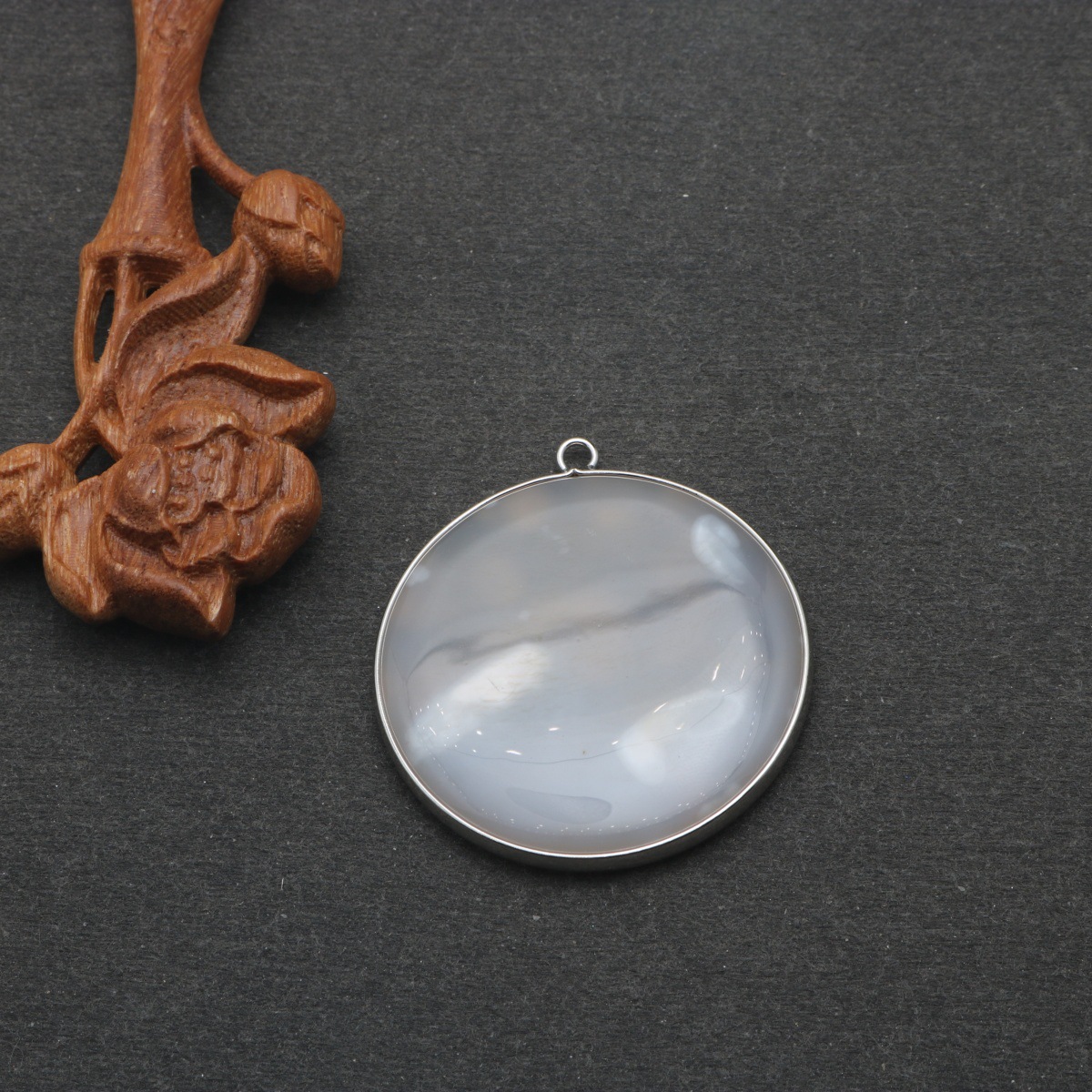 Silver white round 41.5mm