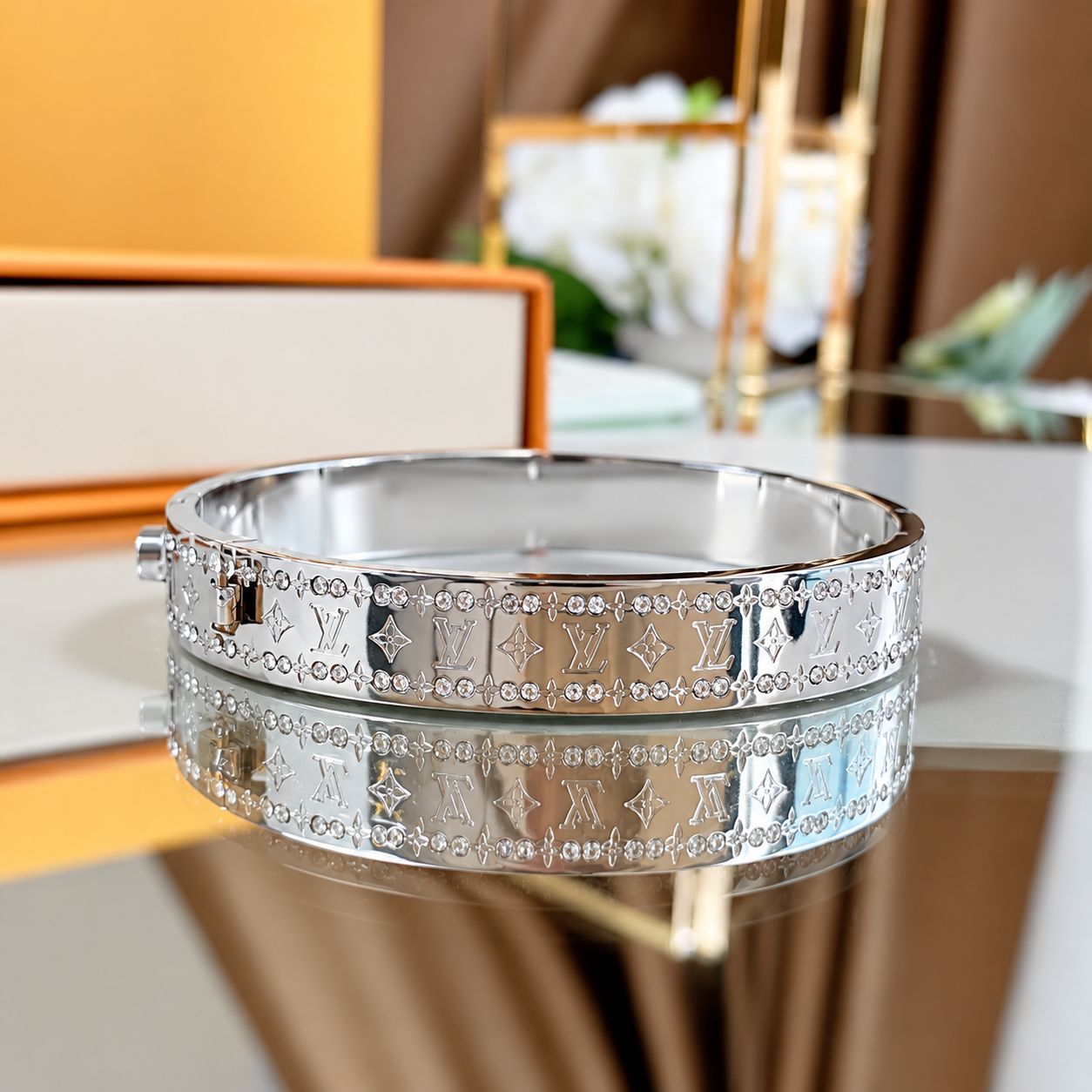 Diamond bracelet-white gold