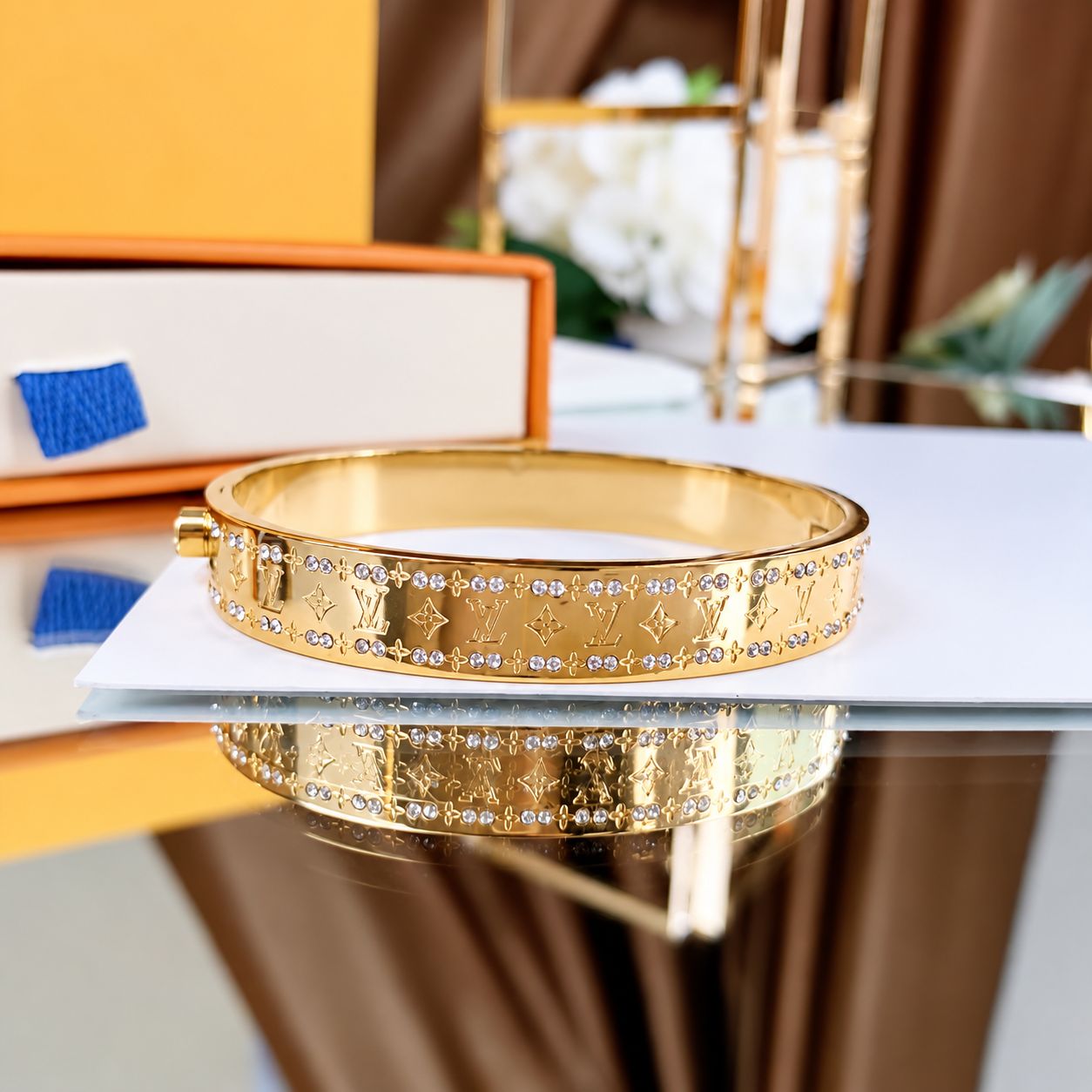 Diamond bracelet-gold