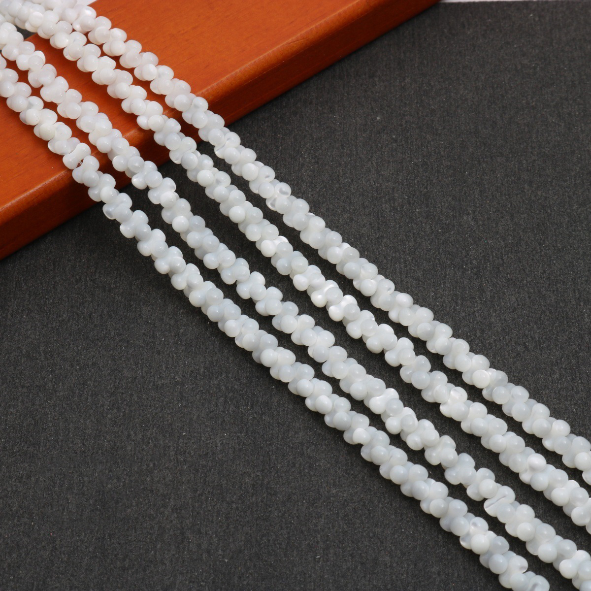 Peanut 3x6mm white