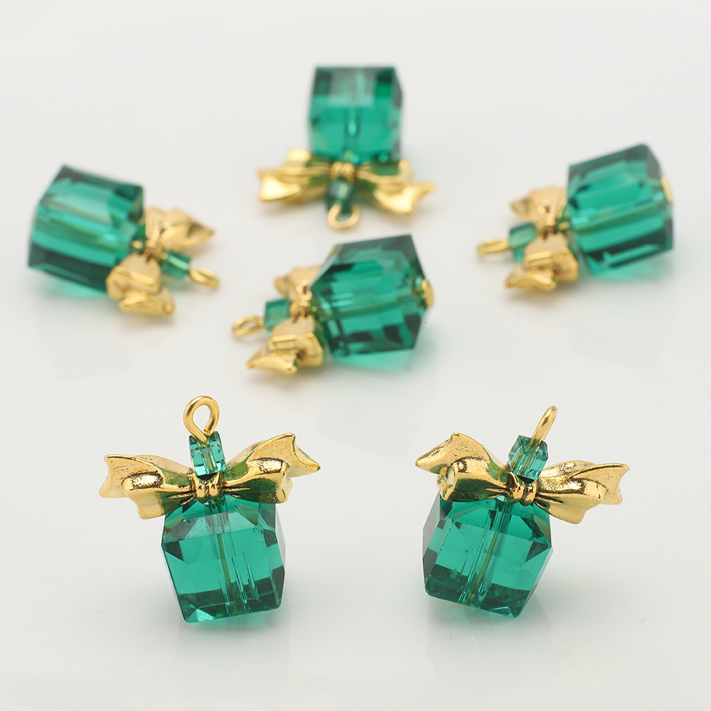 Golden bow hole green